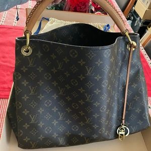 Authentic Louis Vuitton Artsy  GM